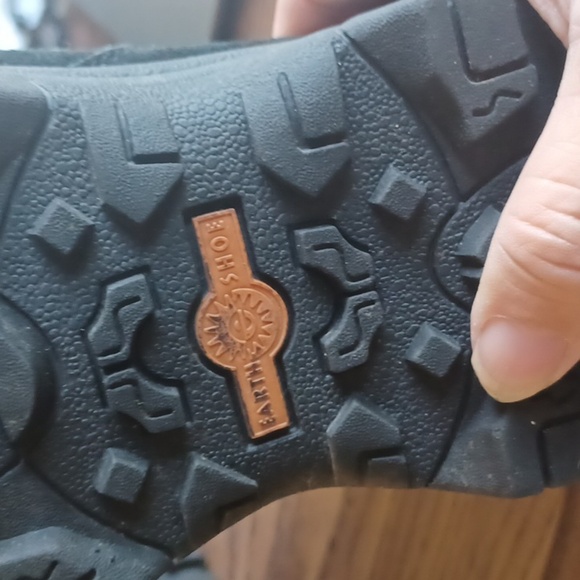 🌨 Earth Black Suede Hiking Ankle Boot 🌨 - Picture 7 of 7